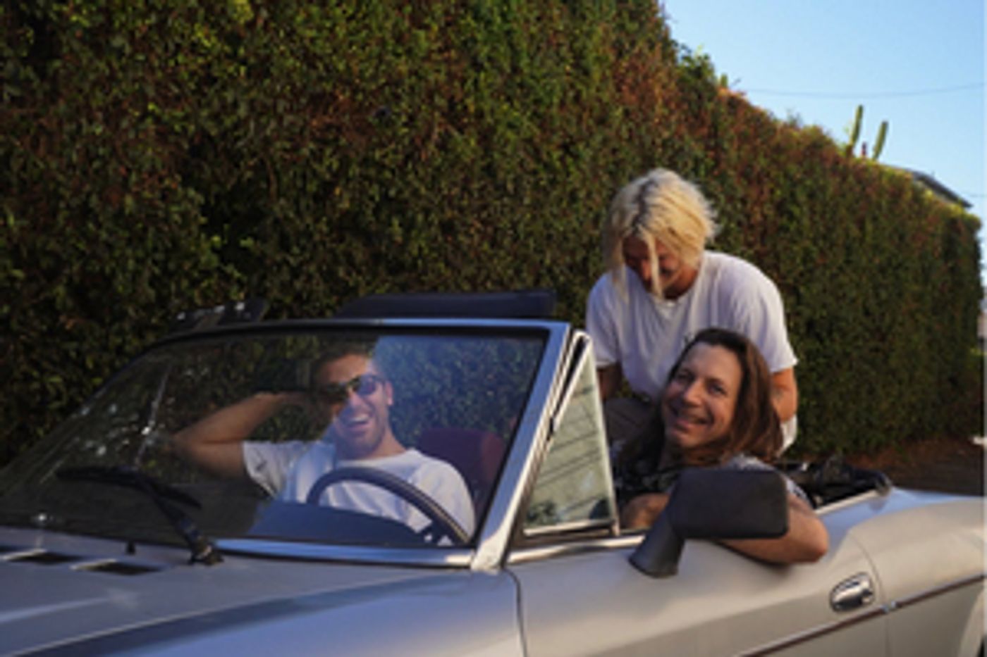 NEIL FRANCES & POOLSIDE Share New Single 'I'm in Love With You'  Image