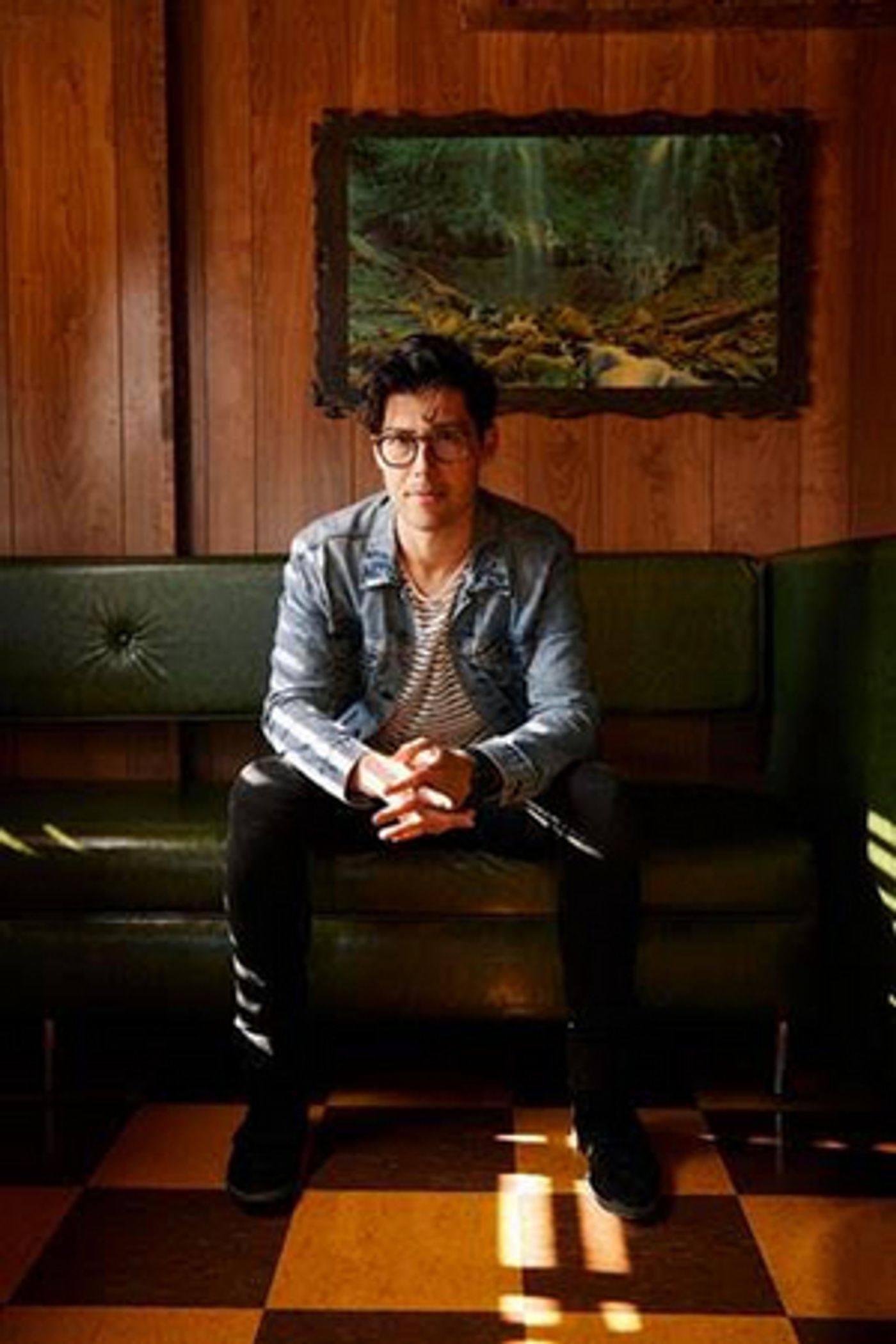 Adam Hambrick Makes National Television Debut on ABC's THE BACHELORETTE  Image