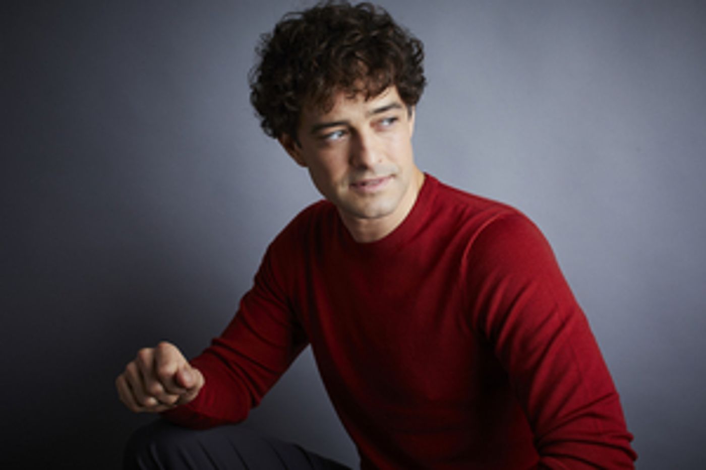 Interview: Lee Mead Discusses His CHRISTMAS SINGLE, 'In My Arms For Christmas'  Image