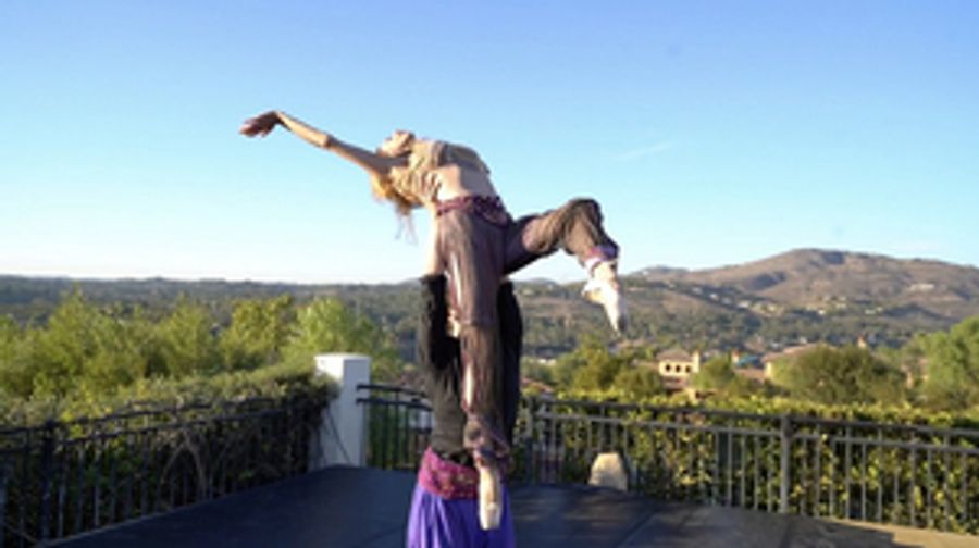 Backyard Ballet Streams its Holiday Celebration Image