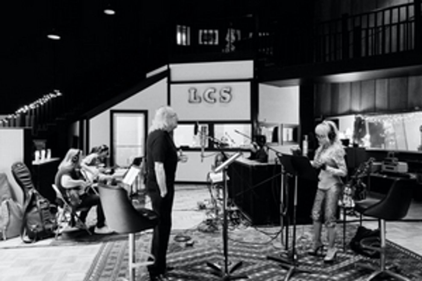 Barry Gibb & Dolly Parton Collaborate on 'Words'  Image