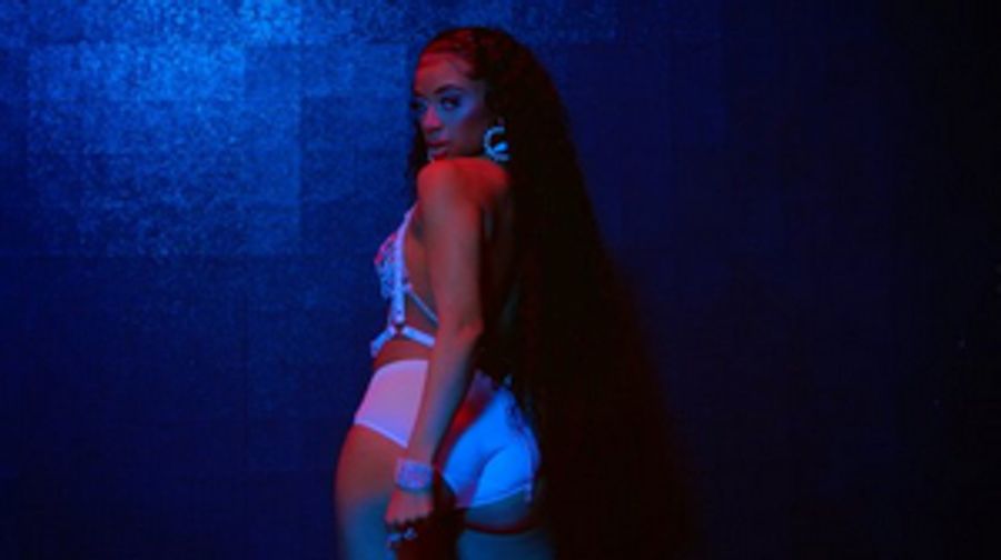 Ayanis Releases New Video for 'Drip'  Image