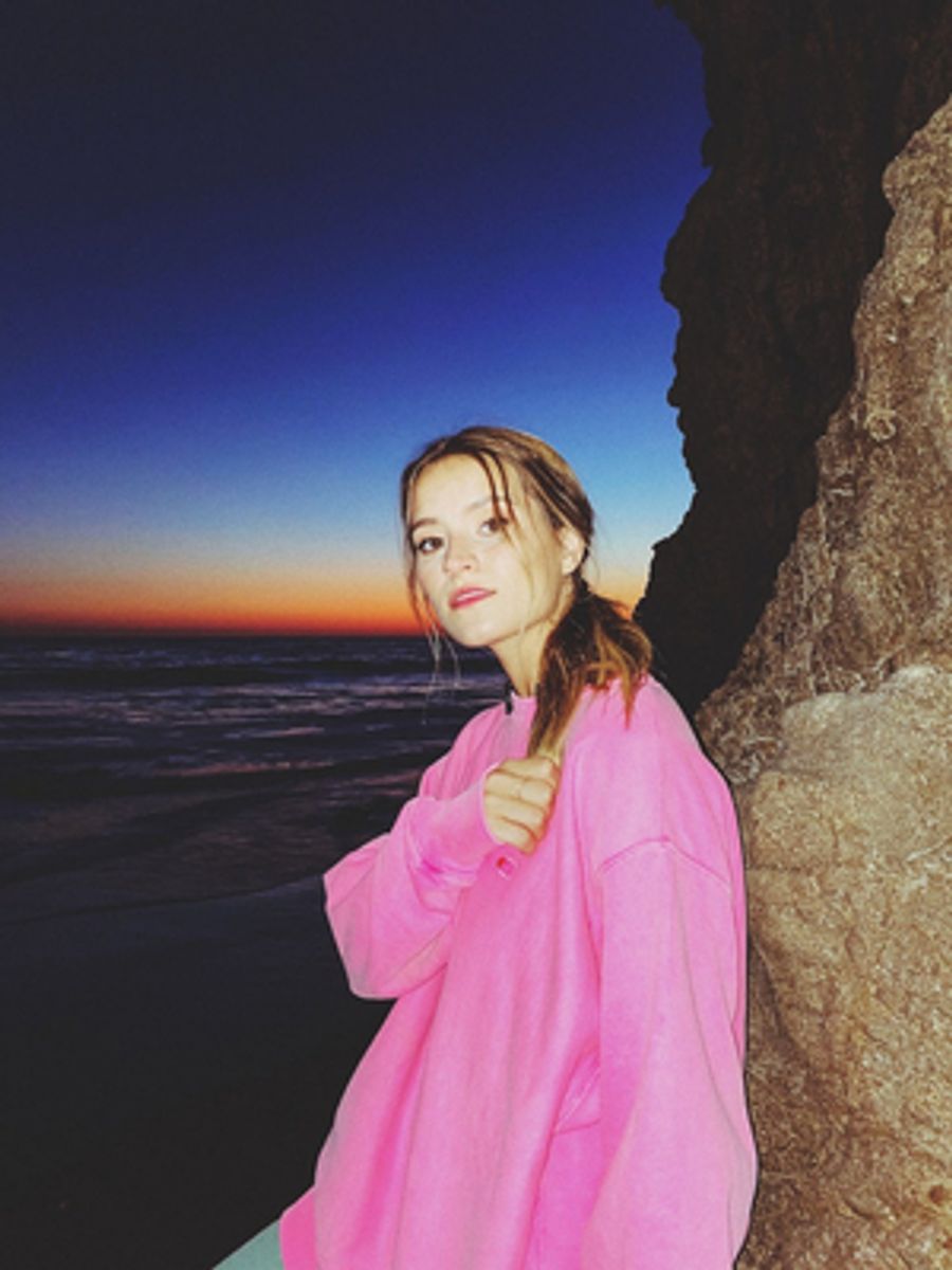 Rosie Darling Shares Latest Single 'Heavy' Image