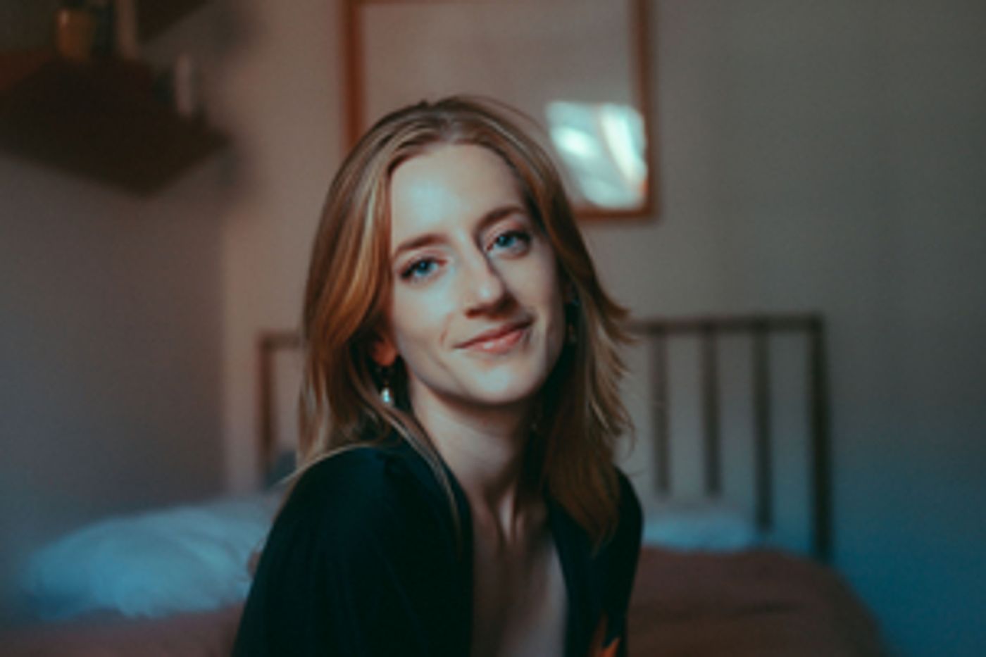 Beth Henderson Releases Debut EP 'Questions'  Image