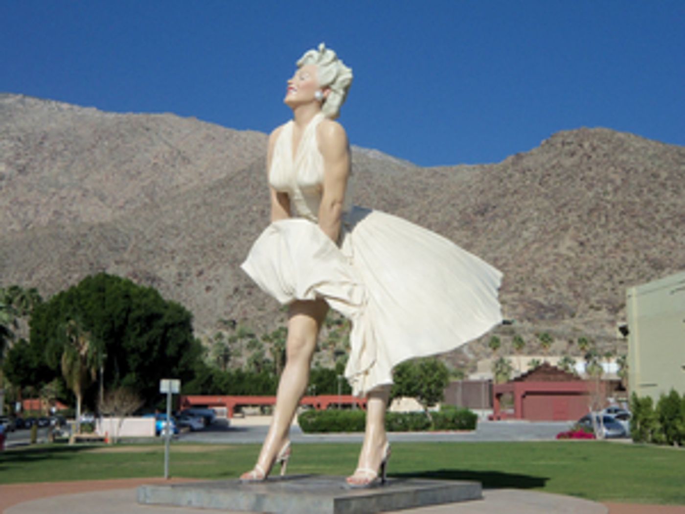 Feature: FOREVER MARILYN Returns to Palm Springs at PS Resorts  Image