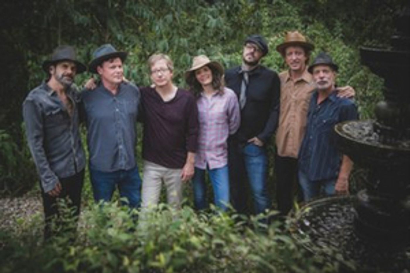 Edie Brickell & New Bohemians' 'Horse's Mouth' Debuts Today Edie Brickell & New Bohemians' 'Horse's Mouth' Debuts Today Image
