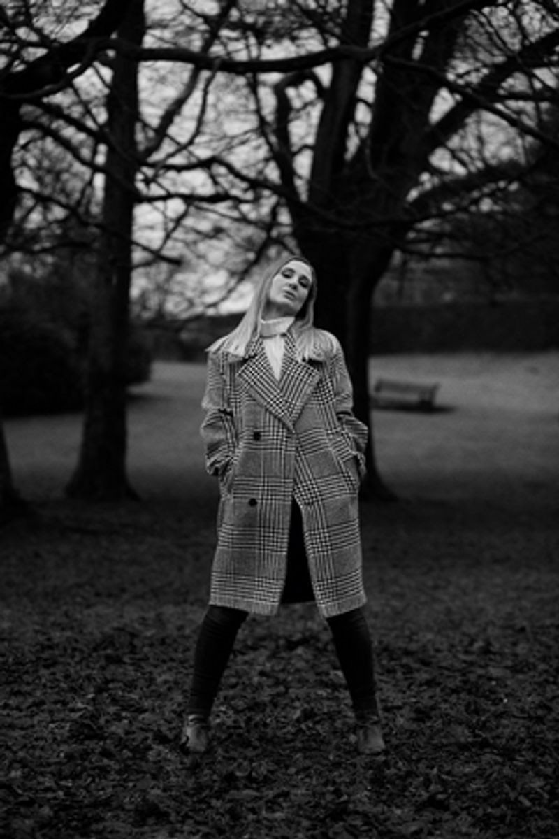 Louise Quinn & GATES OF LIGHT Announce New LP Image