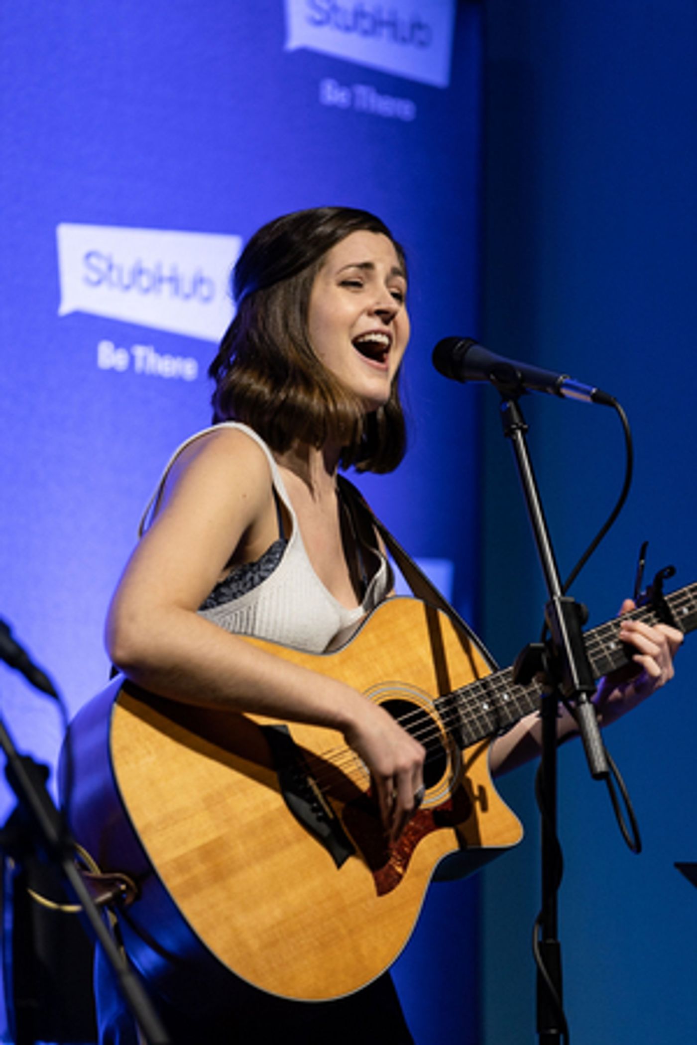 Interview: Singer-Songwriter Kim McClay Talks One-Night-Only Fundraising Concert and Upcoming Debut EP Interview: Singer-Songwriter Kim McClay Talks One-Night-Only Fundraising Concert and Upcoming Debut EP Image