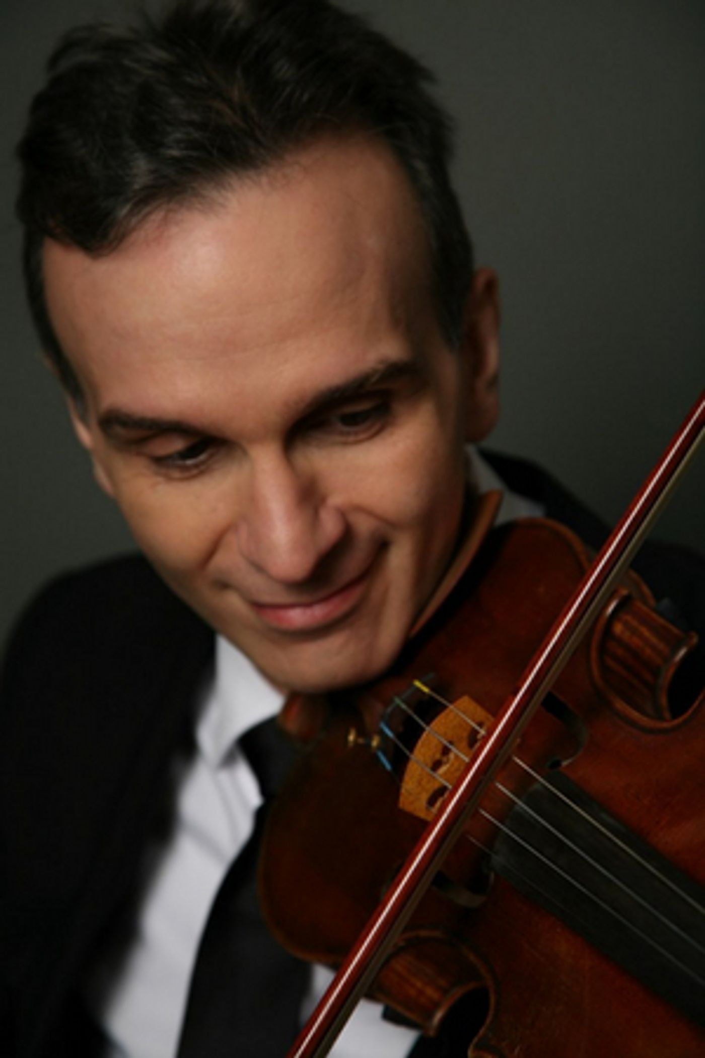 Violinist Gil Shaham Makes LACO Debut on CLOSE QUARTERS Digital Series Violinist Gil Shaham Makes LACO Debut on CLOSE QUARTERS Digital Series Image