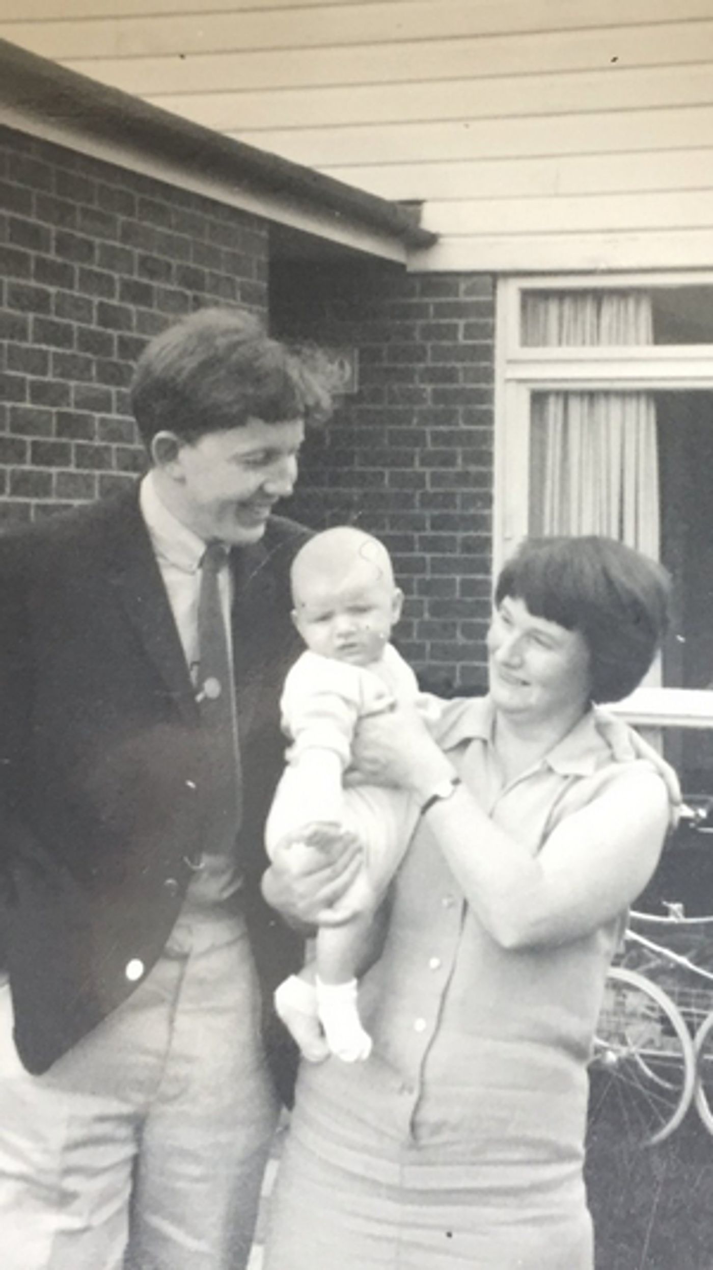 Review: ANGELA, Online  Image