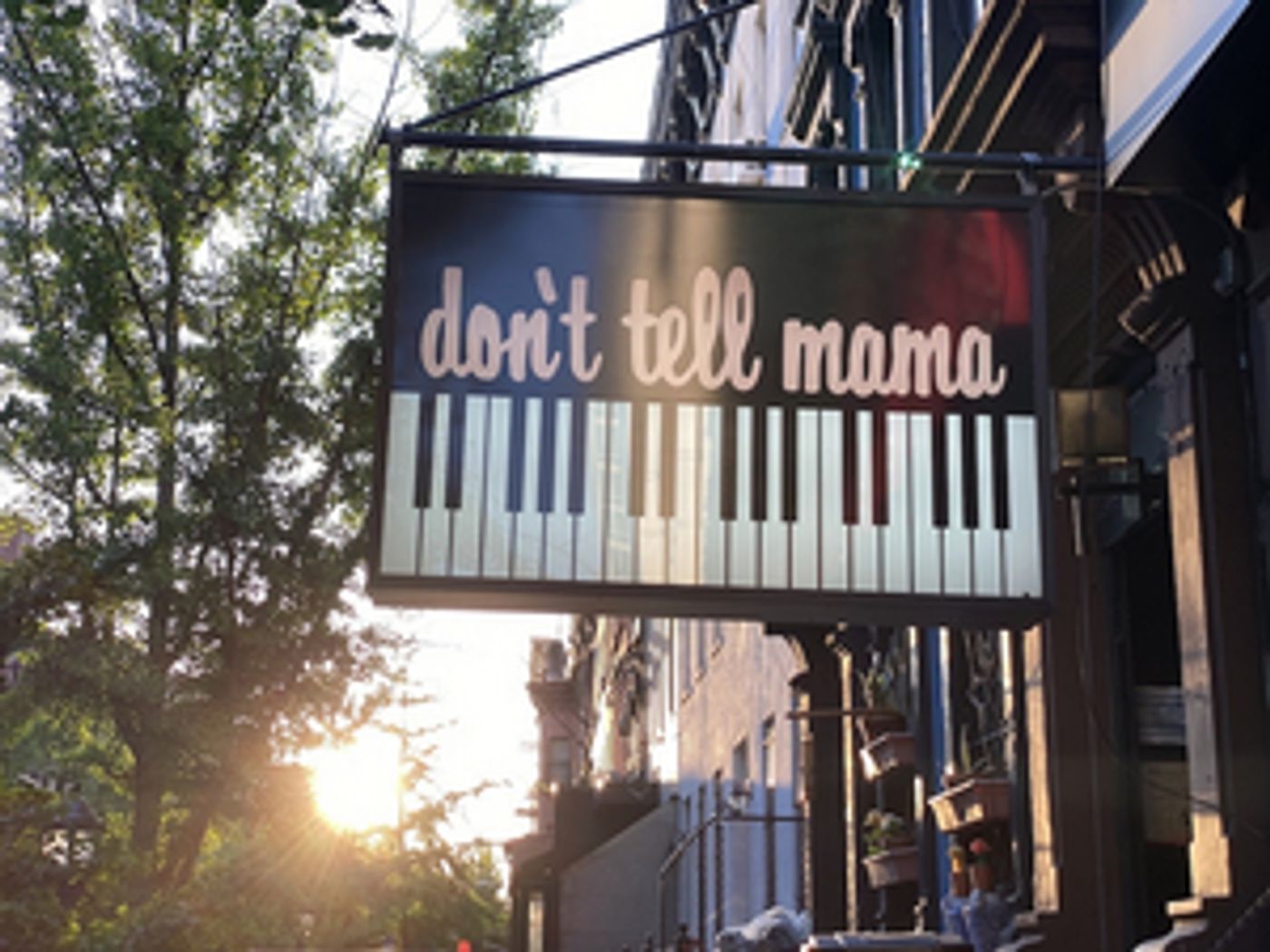 Famed Nightclub Don't Tell Mama Announces Re-Opening of Club for Indoor Dining and Performances  Image