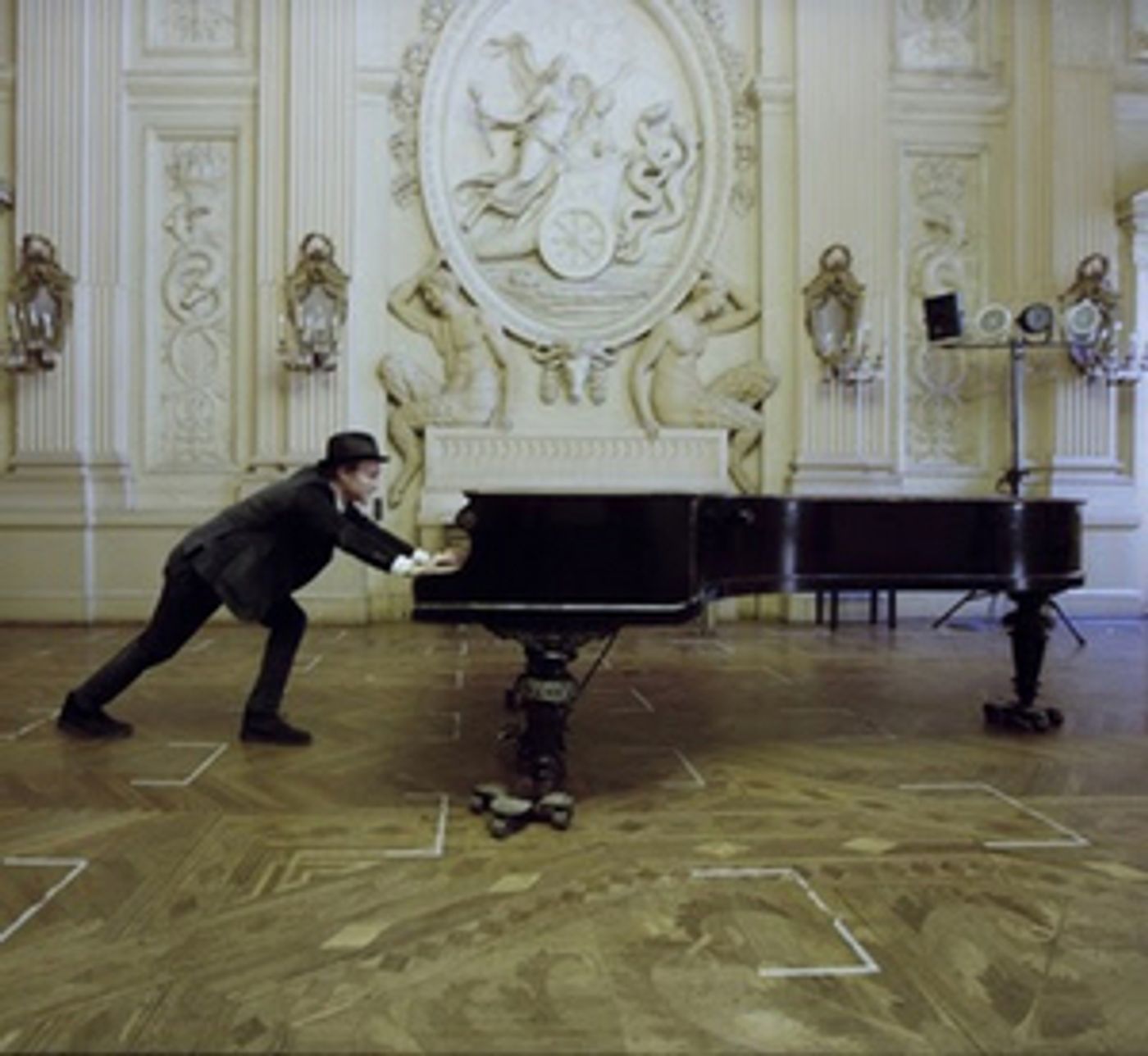 Jeremiah Fraites Shares Tribute To Kurt Cobain With Instrumental Piano Cover Of 'Heart-Shaped Box' Jeremiah Fraites Shares Tribute To Kurt Cobain With Instrumental Piano Cover Of 'Heart-Shaped Box' Image