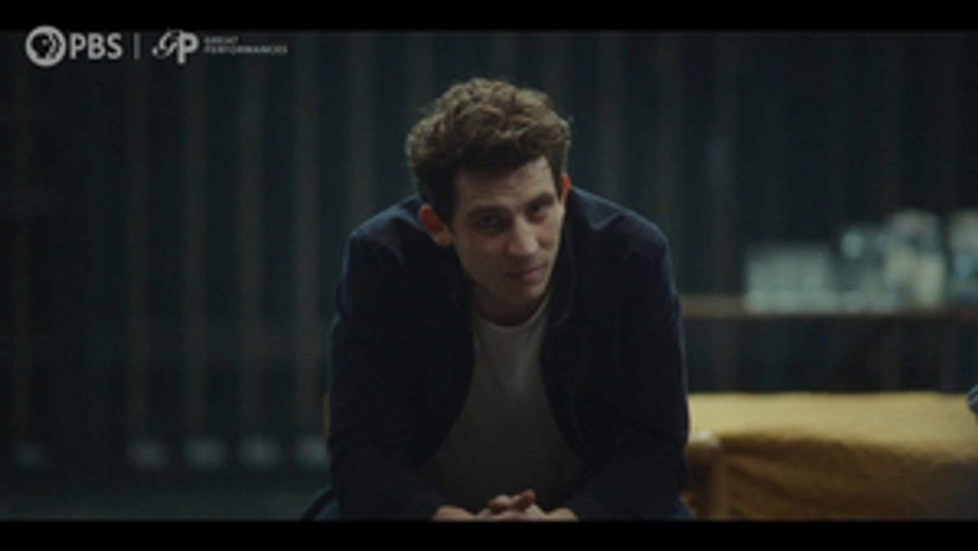 Review Roundup: Josh O'Connor & Jessie Buckley Star in The National Theatre's ROMEO & JULIET Review Roundup: Josh O'Connor & Jessie Buckley Star in The National Theatre's ROMEO & JULIET Image