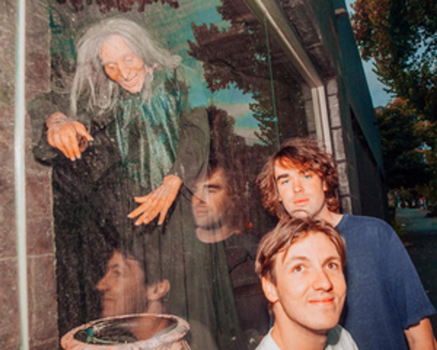 Australian Duo GOOD MORNING Sign With Polyvinyl Record Co. Australian Duo GOOD MORNING Sign With Polyvinyl Record Co. Image