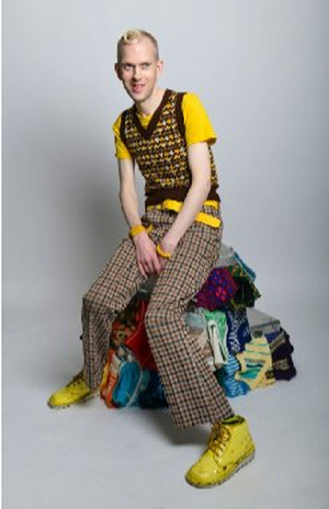 New Dates Announced for Robert White's THE BRAND NEW TANK TOP TOUR New Dates Announced for Robert White's THE BRAND NEW TANK TOP TOUR Image