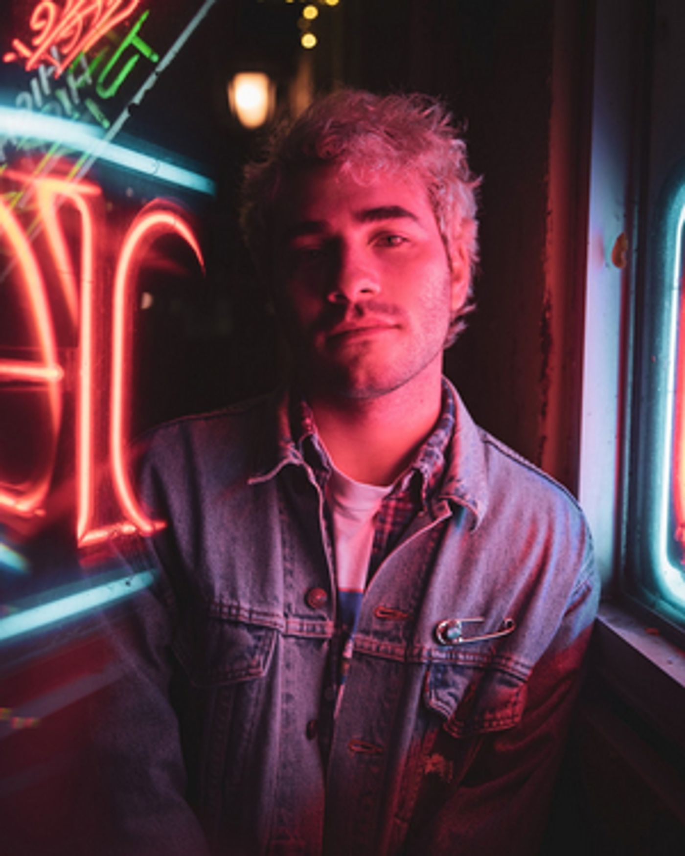 Theo Kandel Releases New Single & Video 'i don't wanna think about that'  Image