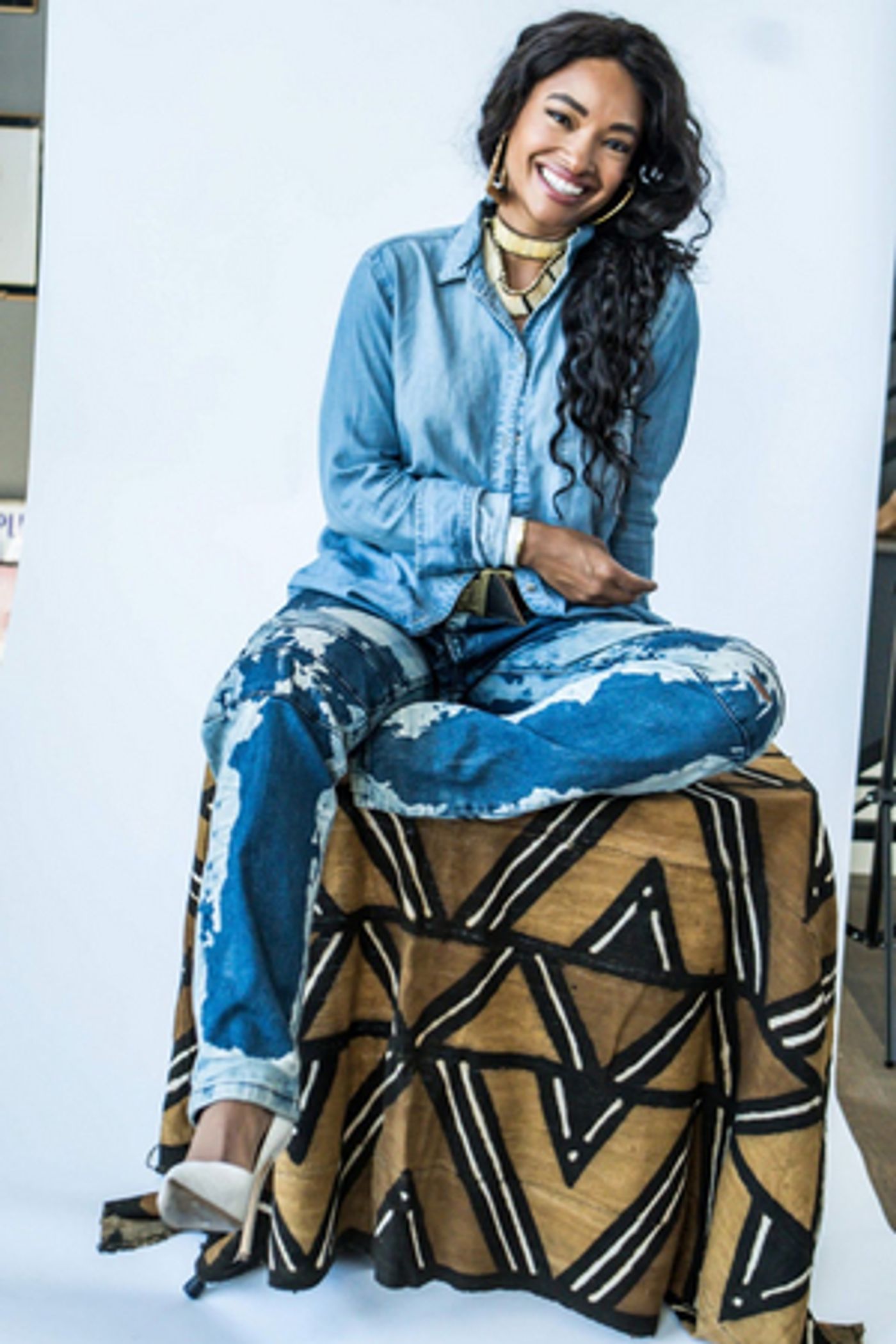 Cinélu Fashions Heels & Stroller in New Video 'Mutha******' Cinélu Fashions Heels & Stroller in New Video 'Mutha******' Image