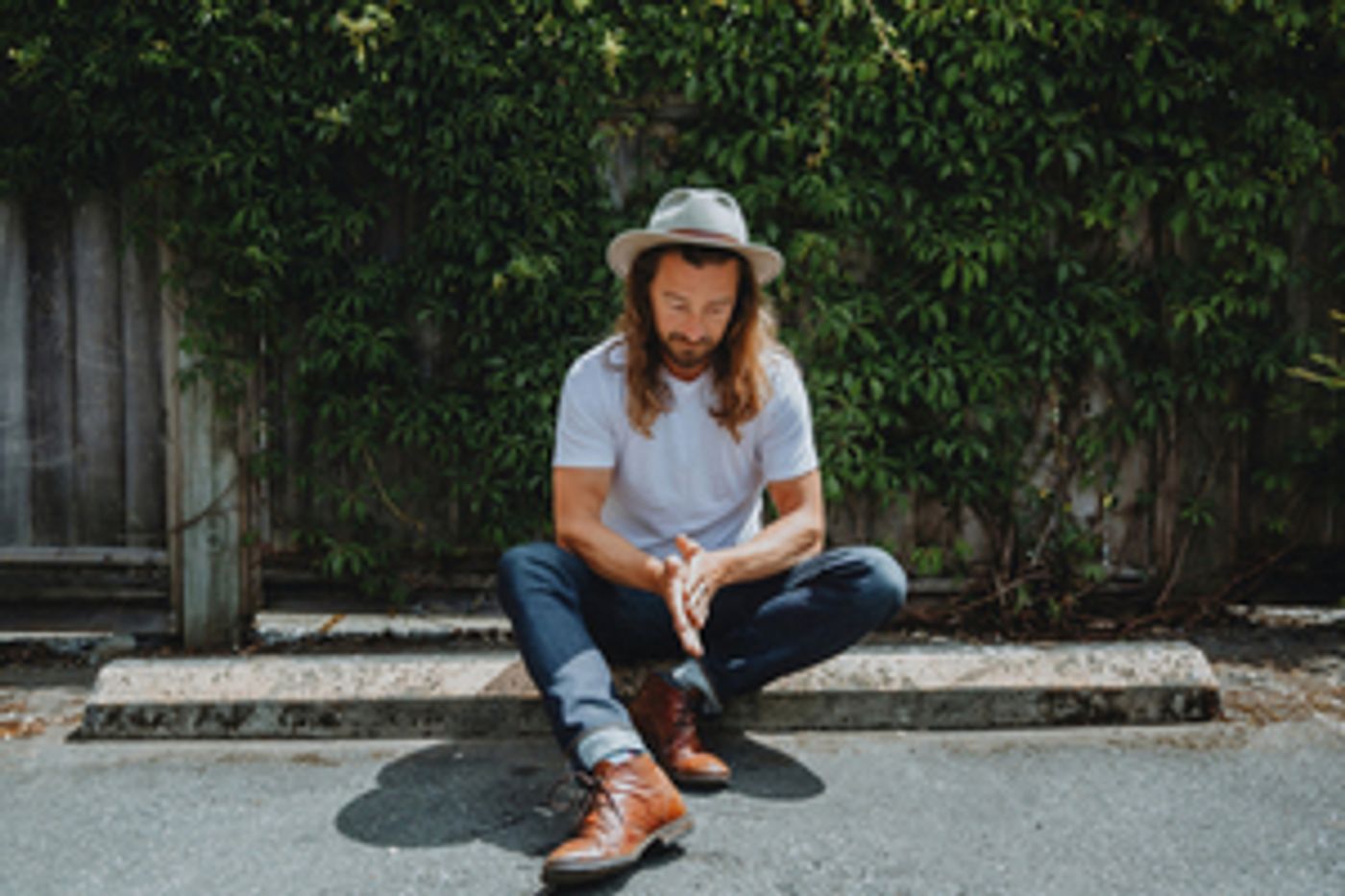 Jesse Roper Premieres New Single 'Does Anybody Know'  Image