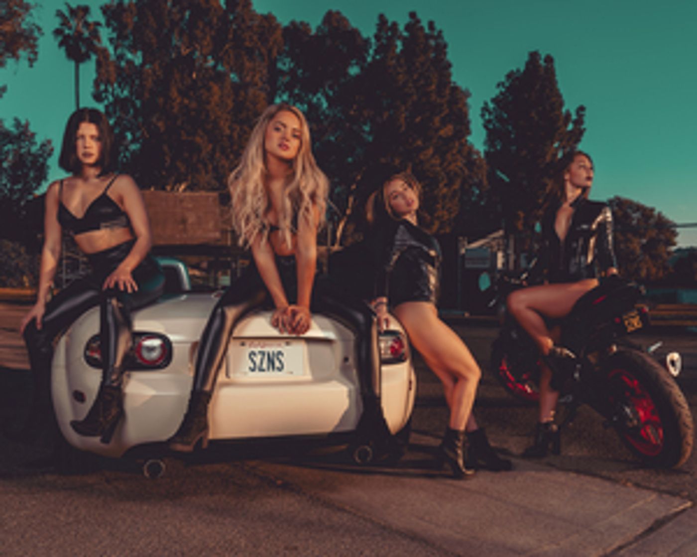 SZNS Set To Release New Single 'Build A Boy' On May 27th SZNS Set To Release New Single 'Build A Boy' On May 27th Image