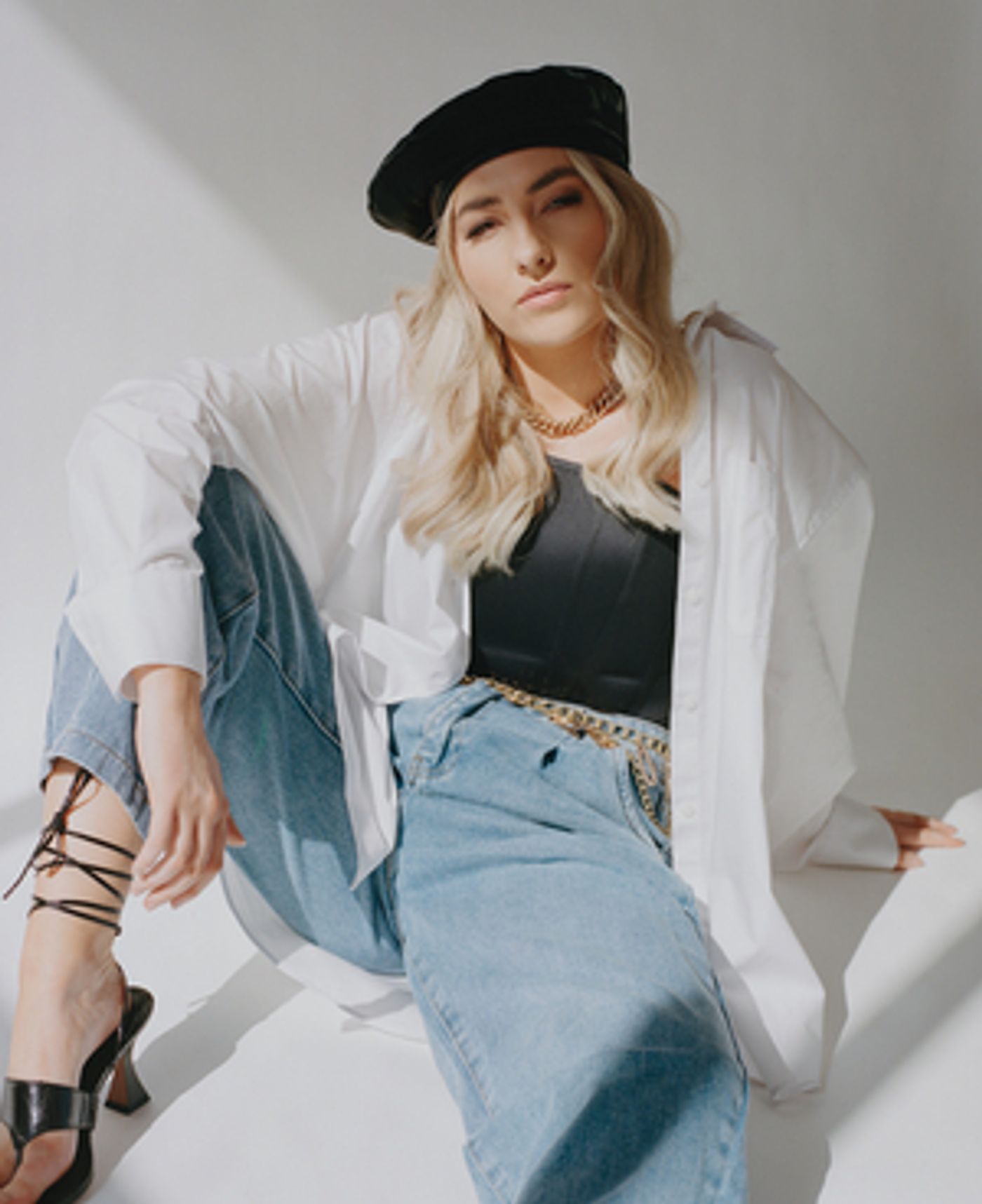 Hannah Slavin Unveils Lyric Video for 'I Don't Have a Clue'  Image