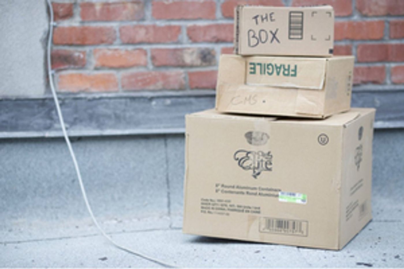 Review: THE BOX at Studio Hydro-Quebec Monument-National  Image