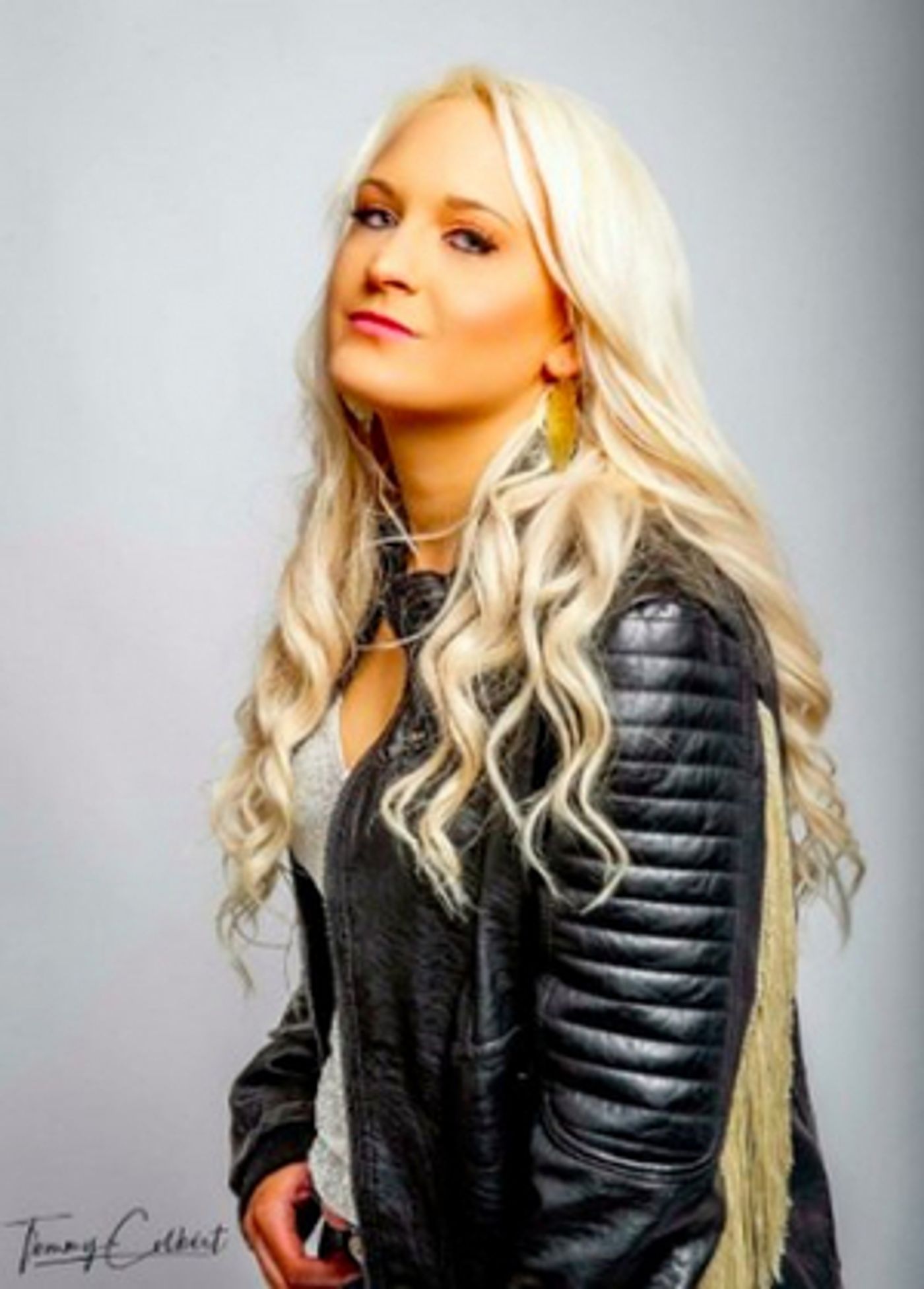 Ashley Jordan Premieres New Single & Music Video 'Angels & Demons'  Image