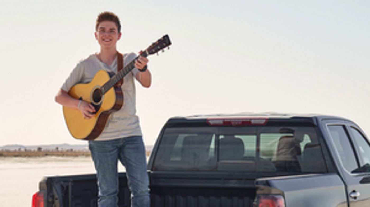 Jet Jurgensmeyer Releases New Video for 'Fast Forward' Jet Jurgensmeyer Releases New Video for 'Fast Forward' Image