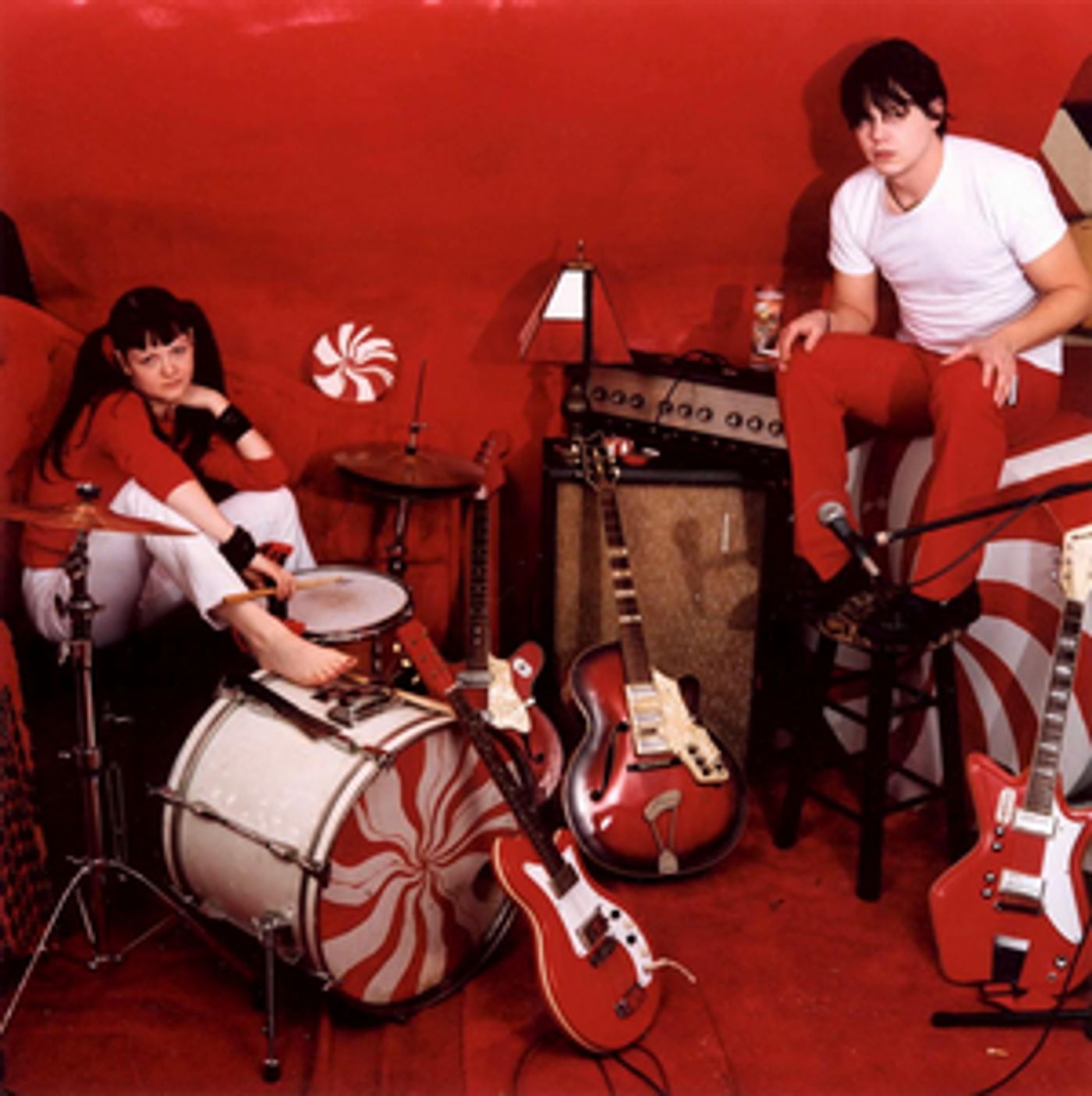 The White Stripes Share 'Fell In Love With A Girl' Live Video The White Stripes Share 'Fell In Love With A Girl' Live Video Image