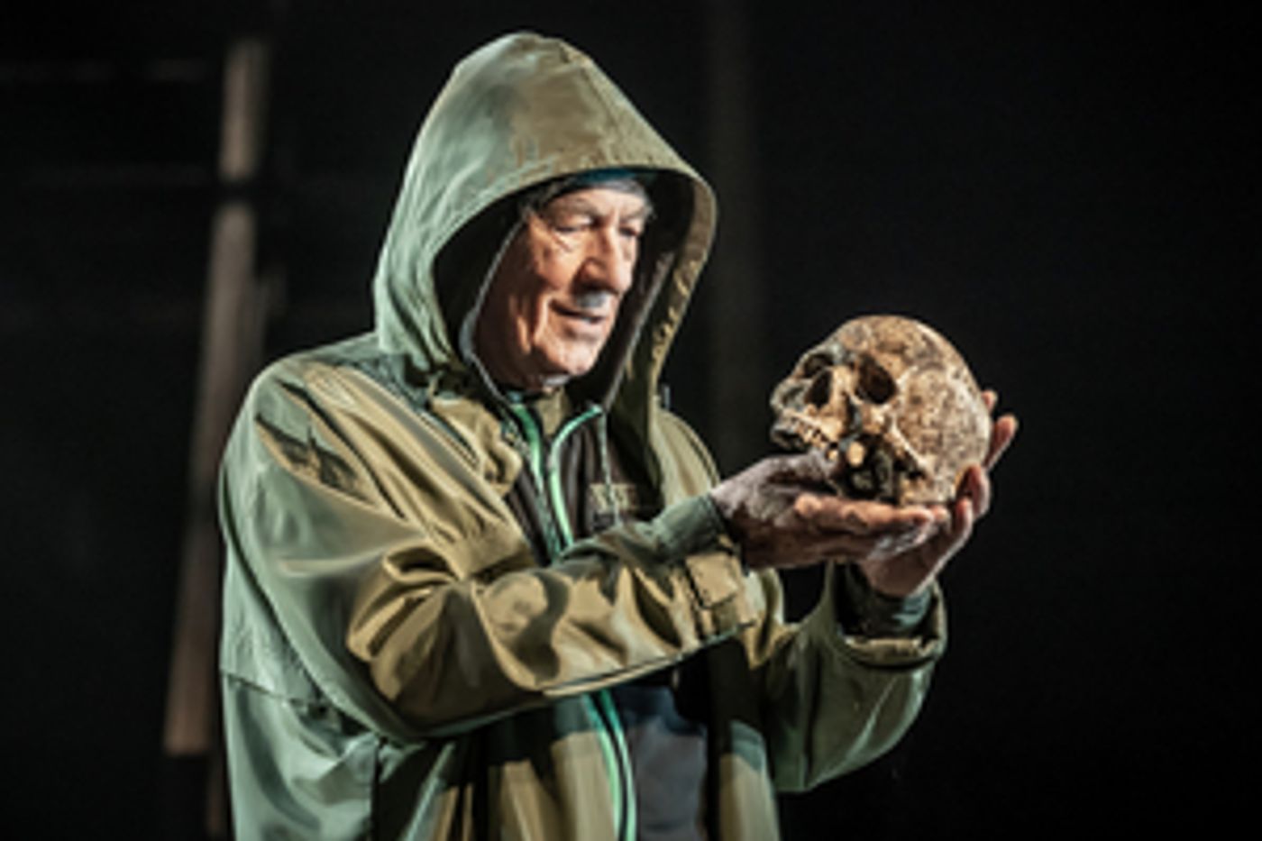 Review: HAMLET, Theatre Royal Windsor  Image