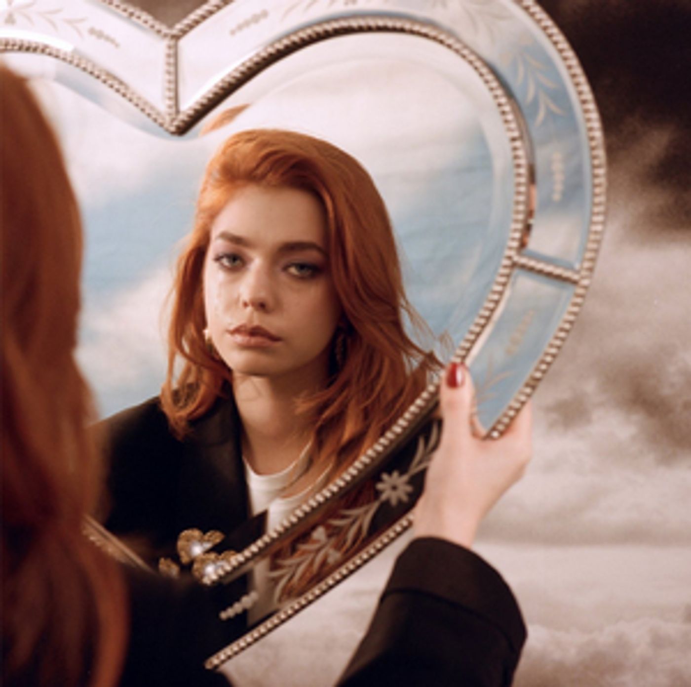 L Devine Shares New Single 'Priorities'  Image