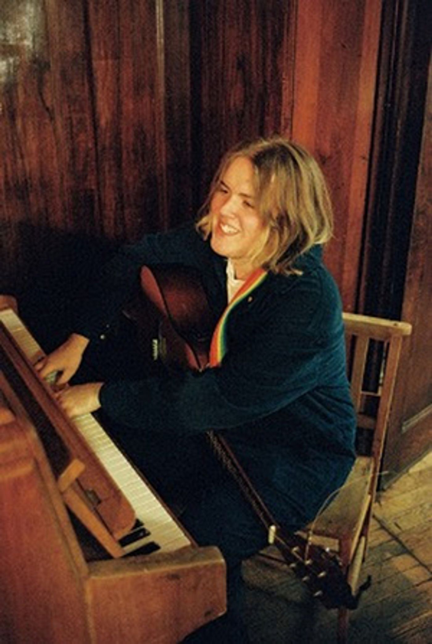 Oscar Lang Releases New Single and Video for 'Write Me a Letter'  Image