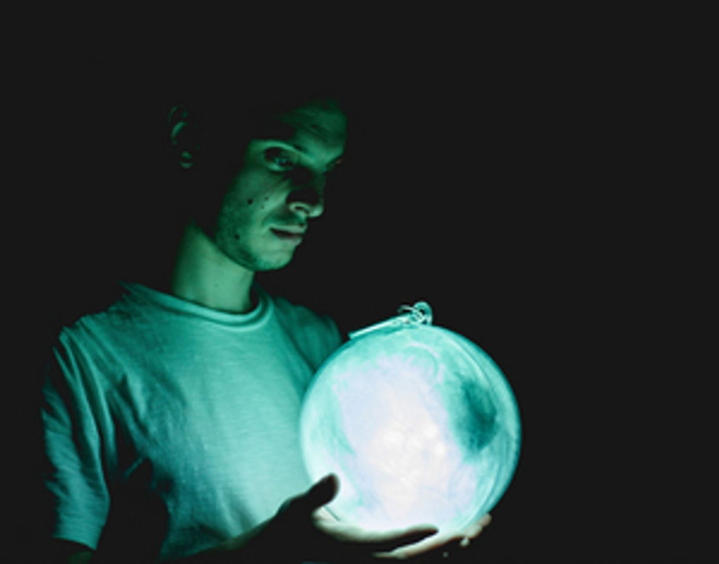 CATCHING COMETS Will Transfer to London in September  Image