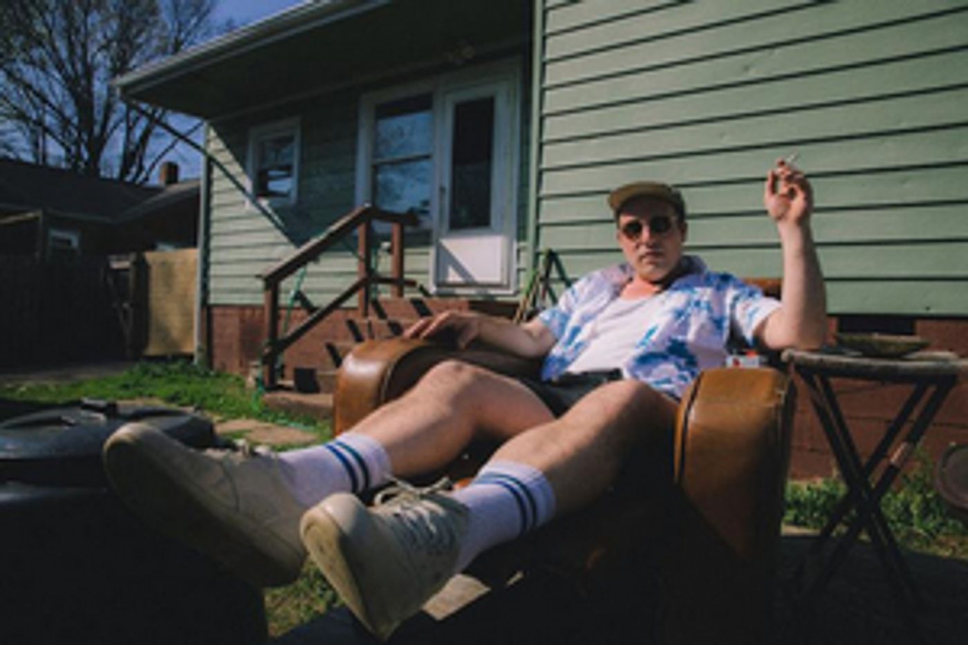 Darrin Bradbury Shares Video for New Track 'Busted World'  Image