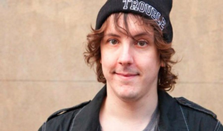 EDINBURGH 2021: Review: TOM MAYHEW: FROM RAGS TO SLIGHTLY NEWER RAGS, Laughing Horse Free Festival Online Image