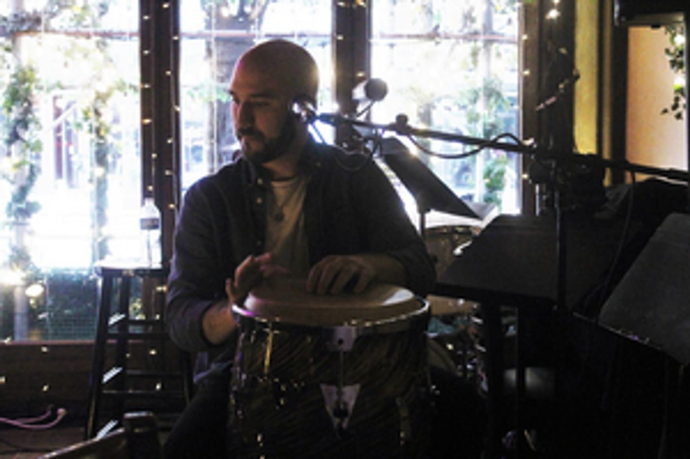 Review: Ari Axelrod Brings All He's Got To The Westbank Cafe Review: Ari Axelrod Brings All He's Got To The Westbank Cafe Image