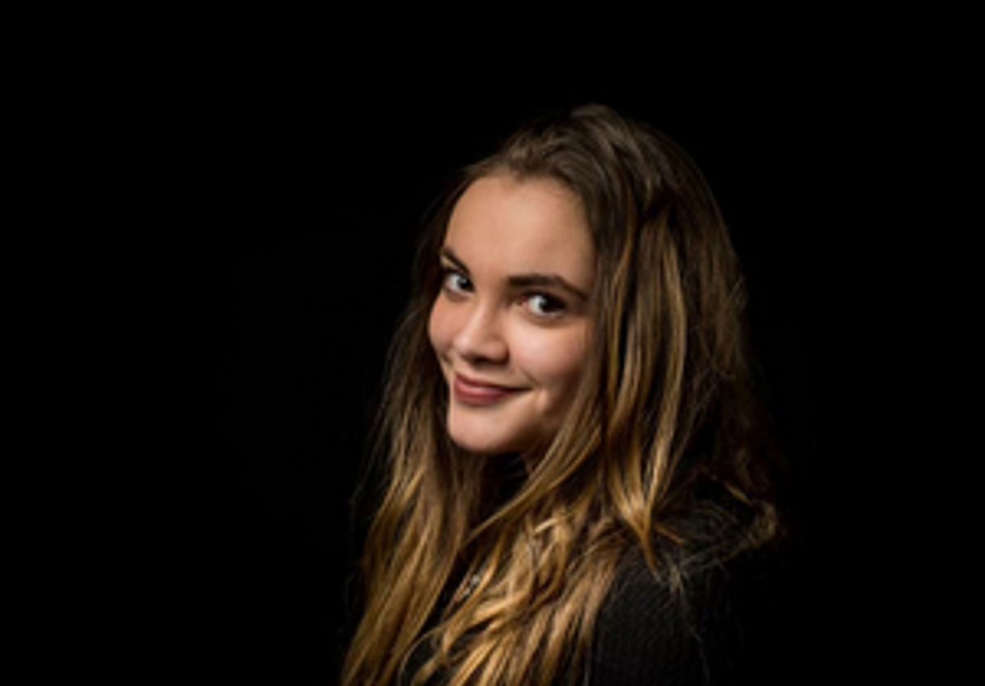 Hope Hamilton, Granddaughter of Julie Andrews, Debuts in CAMELOT  Image