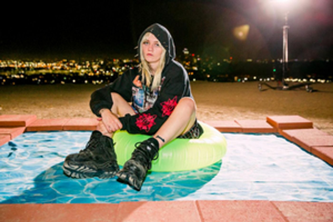 Carlie Hanson Releases New Song and Video 'Off My Neck'  Image