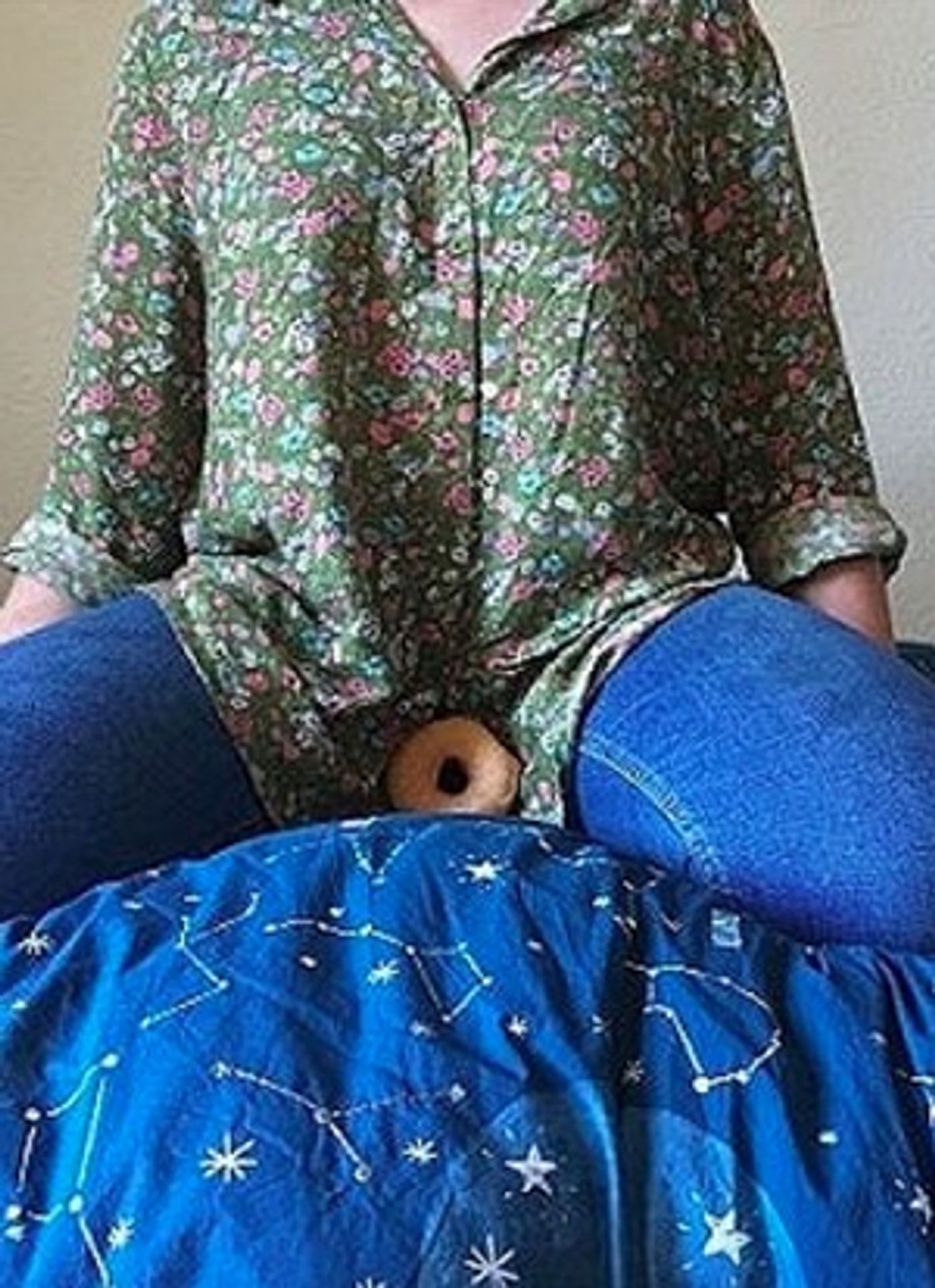 EDINBURGH 2021: Review: IT KIND OF LOOKS LIKE A DOUGHNUT, Pleasance Online EDINBURGH 2021: Review: IT KIND OF LOOKS LIKE A DOUGHNUT, Pleasance Online Image