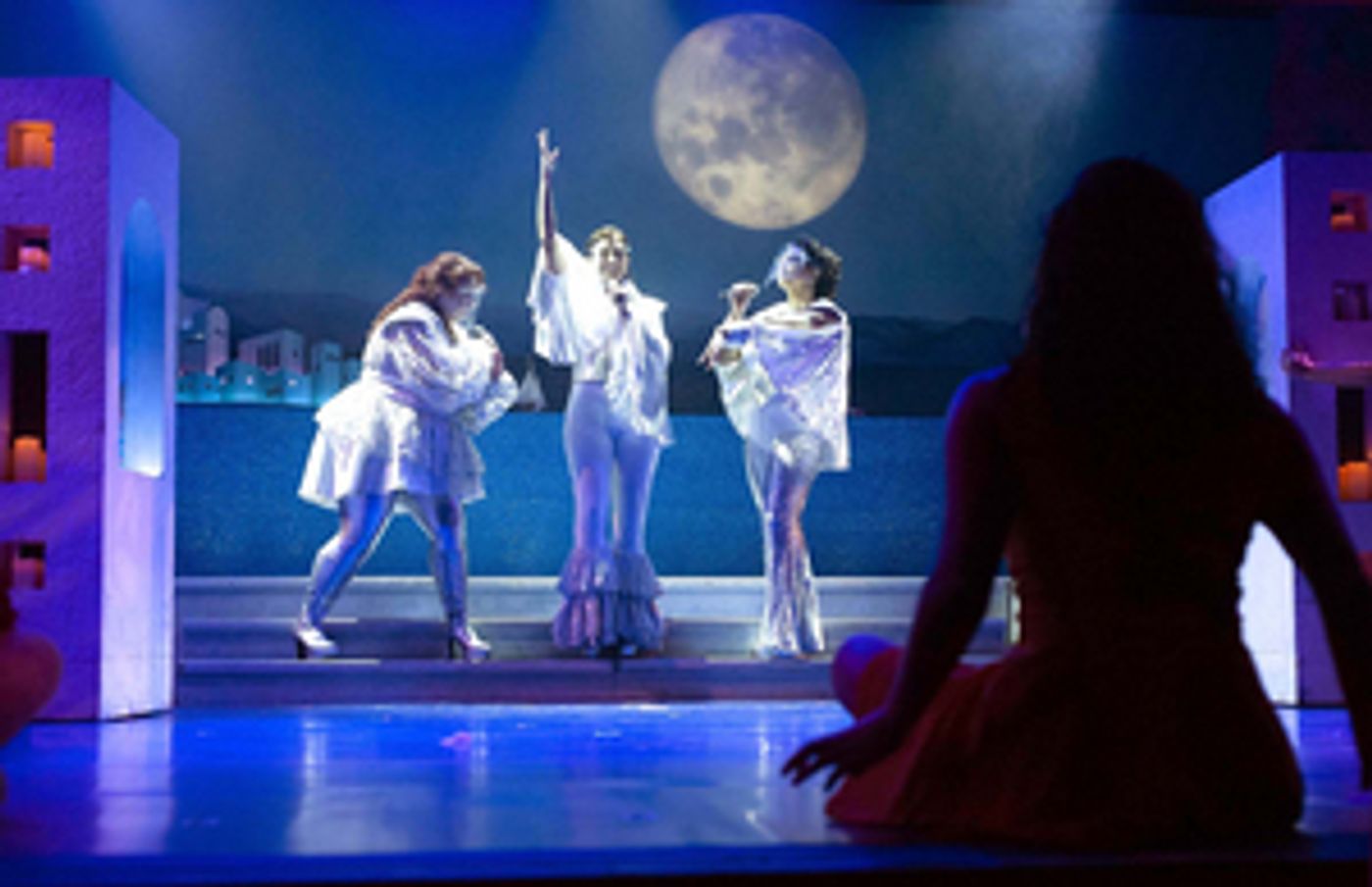 Review: MAMMA MIA at Dutch Apple Dinner Theatre  Image