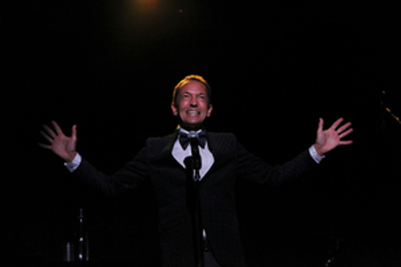 Review: With EXTRA!  EXTRA! At The Triad Scott Raneri Proves He Can Play The Lead  Image