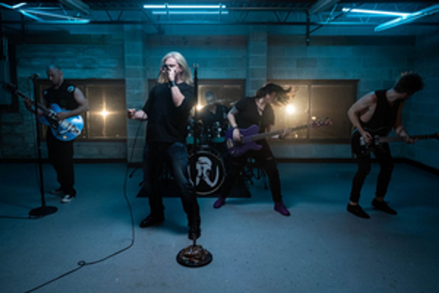 VIDEO: Mammothor Release New Music Video 'Take the World'  Image