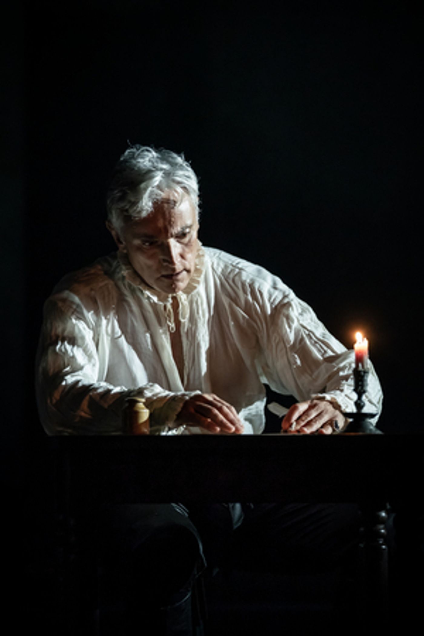 Review: THE MIRROR AND THE LIGHT, Gielgud Theatre  Image