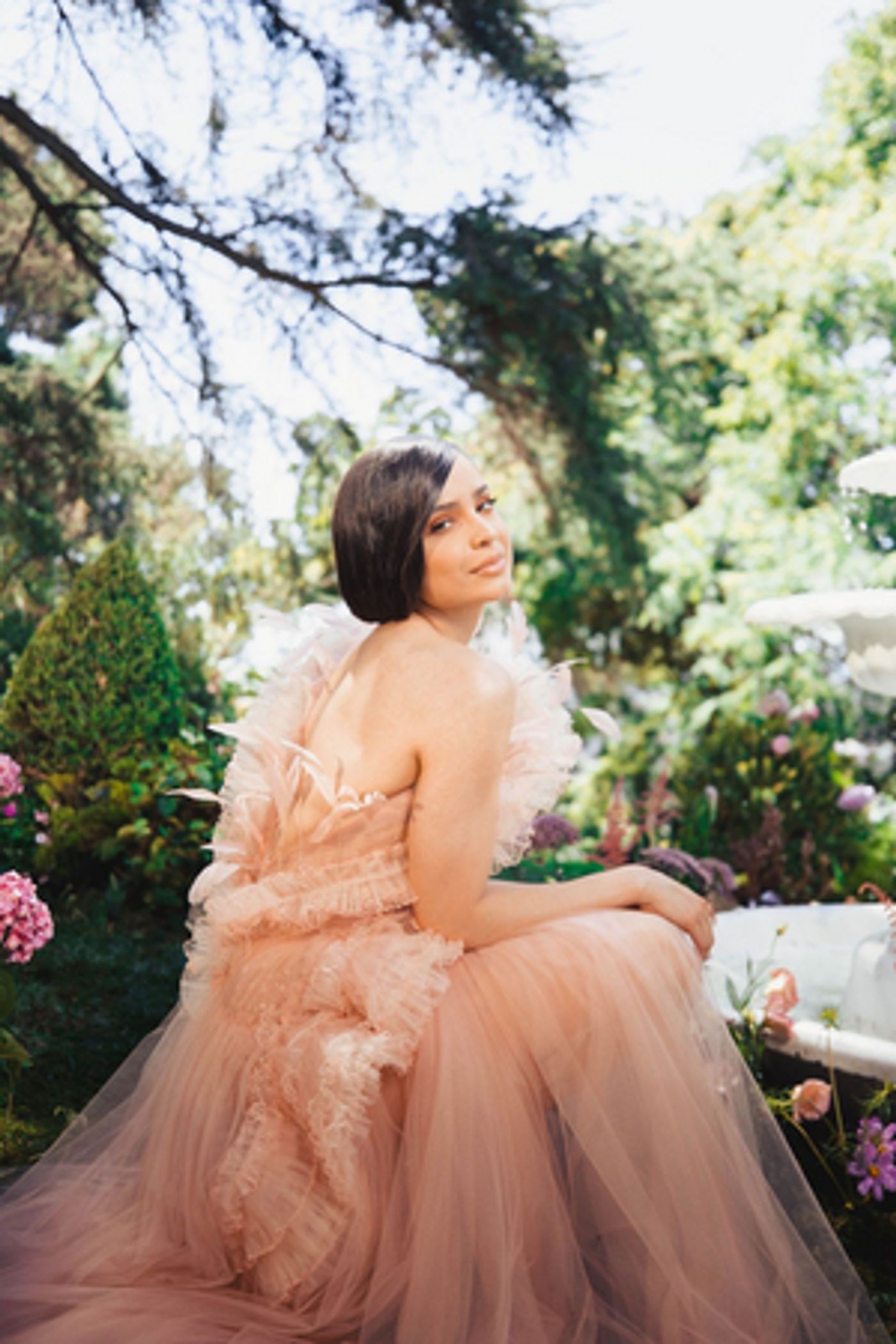 VIDEO: Sofia Carson Releases Music Video for 'Glowin' Up' VIDEO: Sofia Carson Releases Music Video for 'Glowin' Up' Image