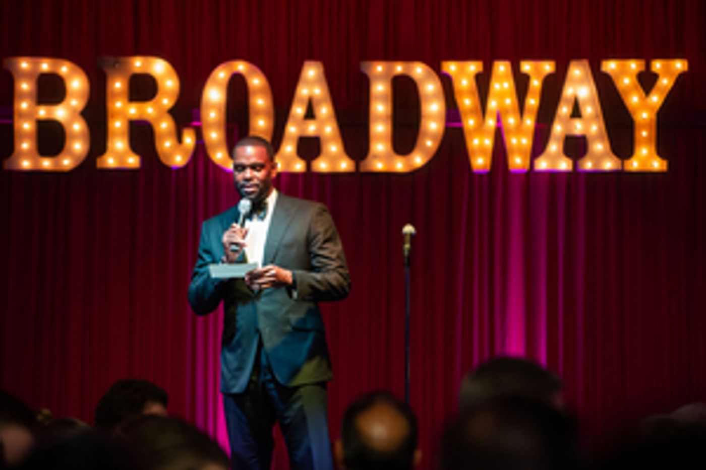 ON BROADWAY GALA Raises $250K With Stunning Speed Painting, Entertainment, More ON BROADWAY GALA Raises $250K With Stunning Speed Painting, Entertainment, More Image