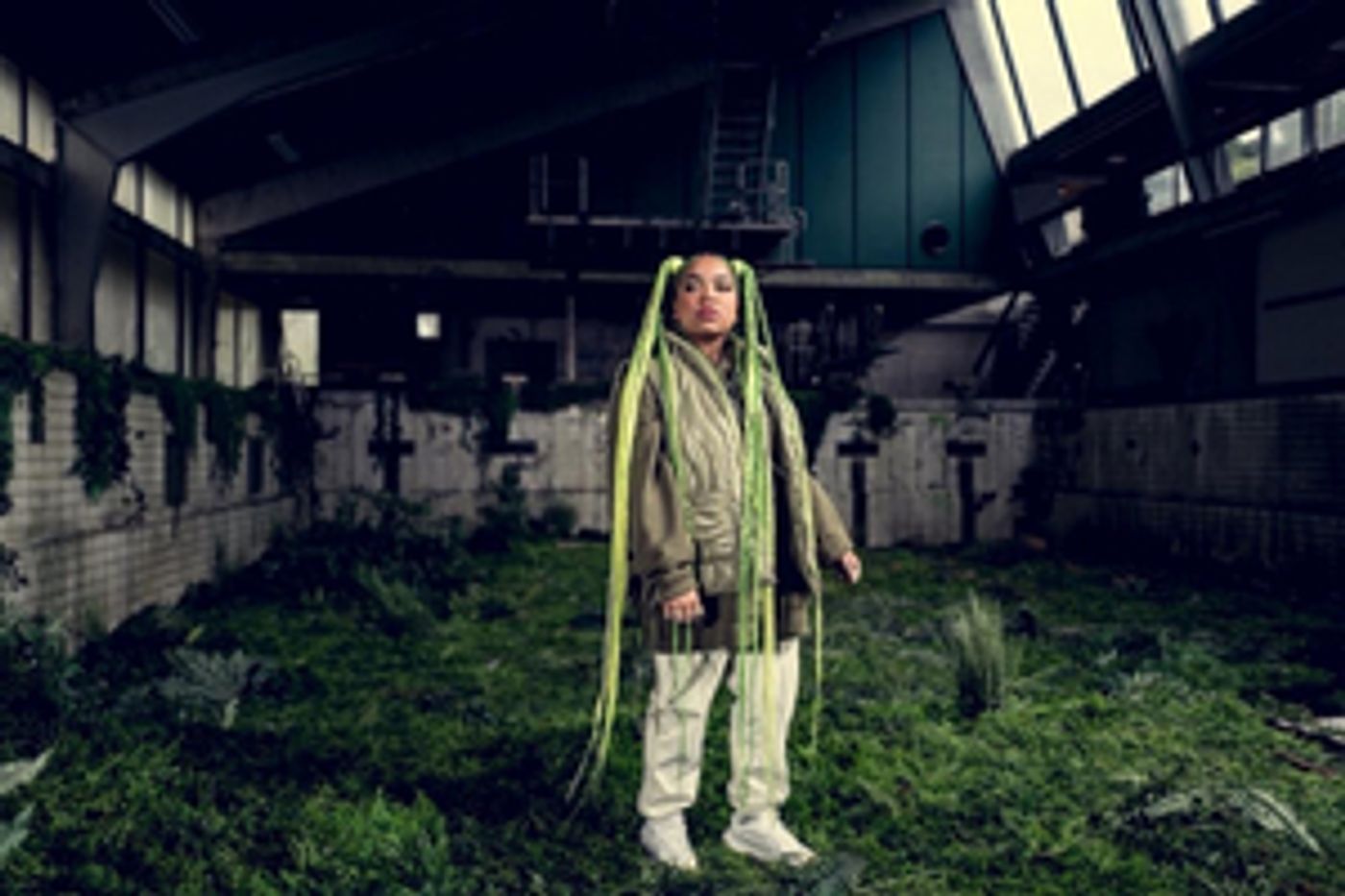 VIDEO: Zoe Wees Shares New Performance Video for 'That's How It Goes' VIDEO: Zoe Wees Shares New Performance Video for 'That's How It Goes' Image