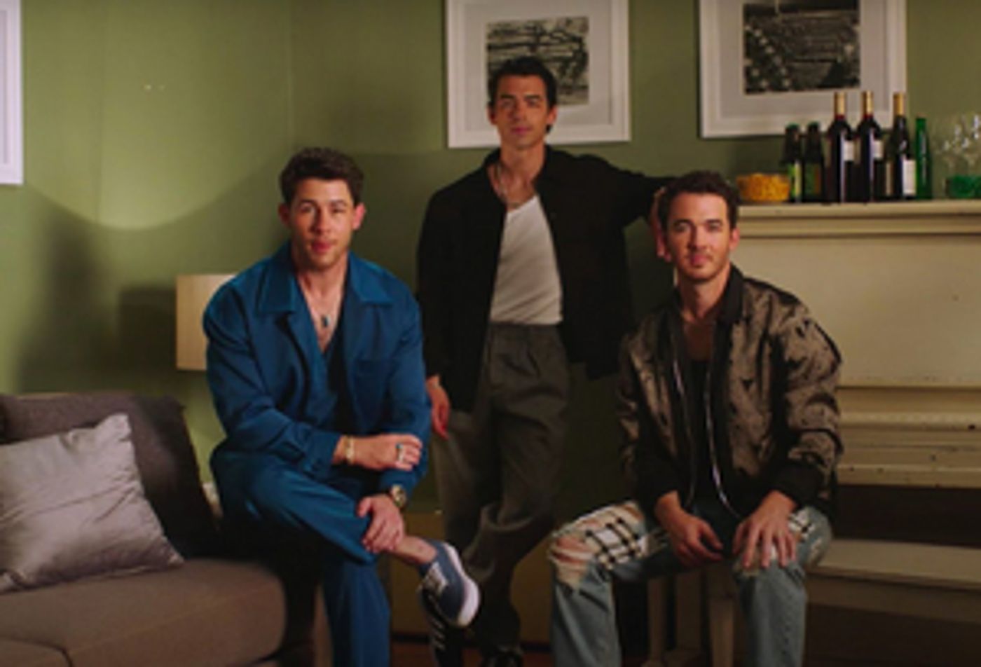 Netflix Announces First-Ever FAMILY ROAST With the Jonas Brothers  Image