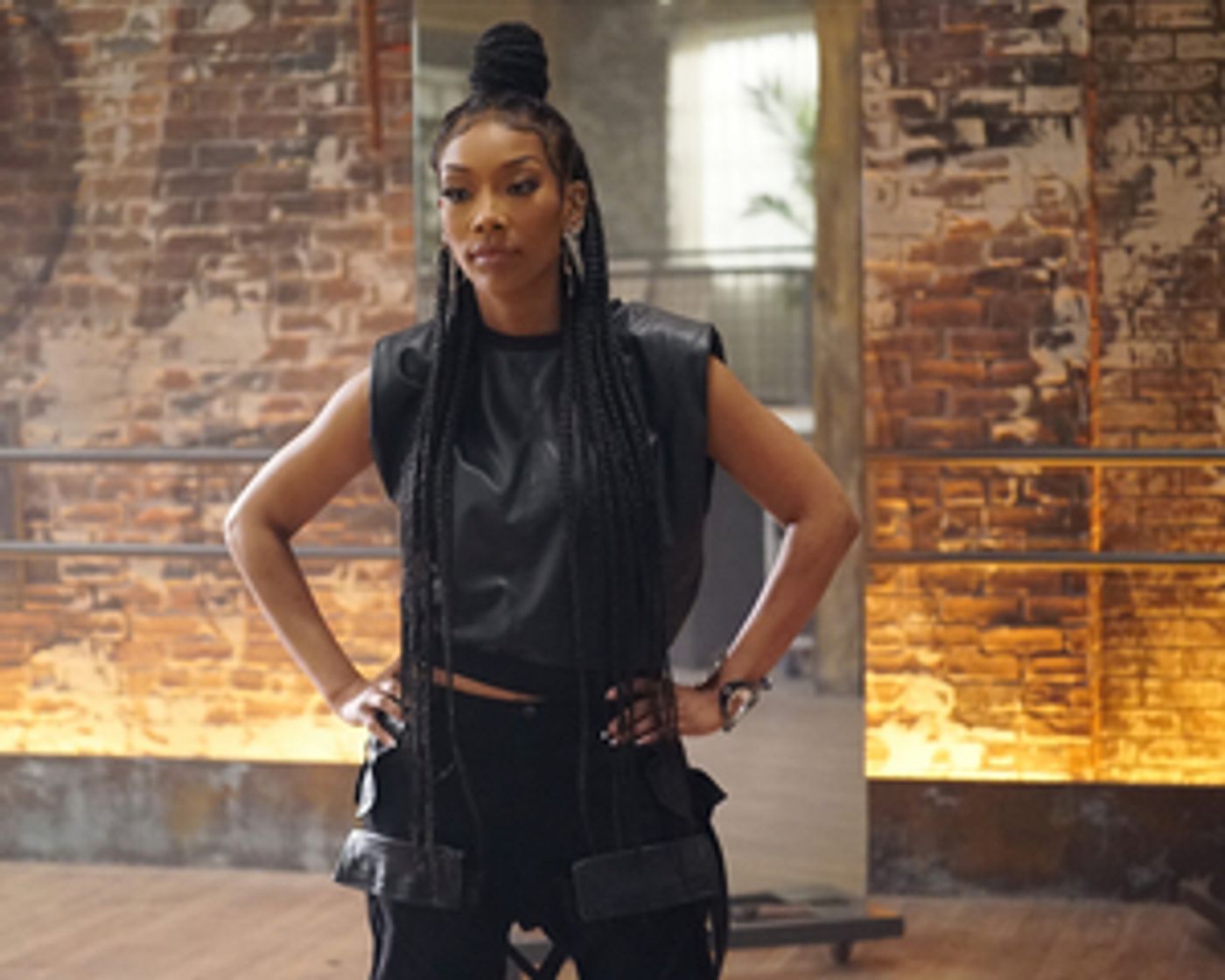 VIDEO: Brandy Covers 'Wrecking Ball' by Miley Cyrus on ABC Musical Drama QUEENS VIDEO: Brandy Covers 'Wrecking Ball' by Miley Cyrus on ABC Musical Drama QUEENS Image