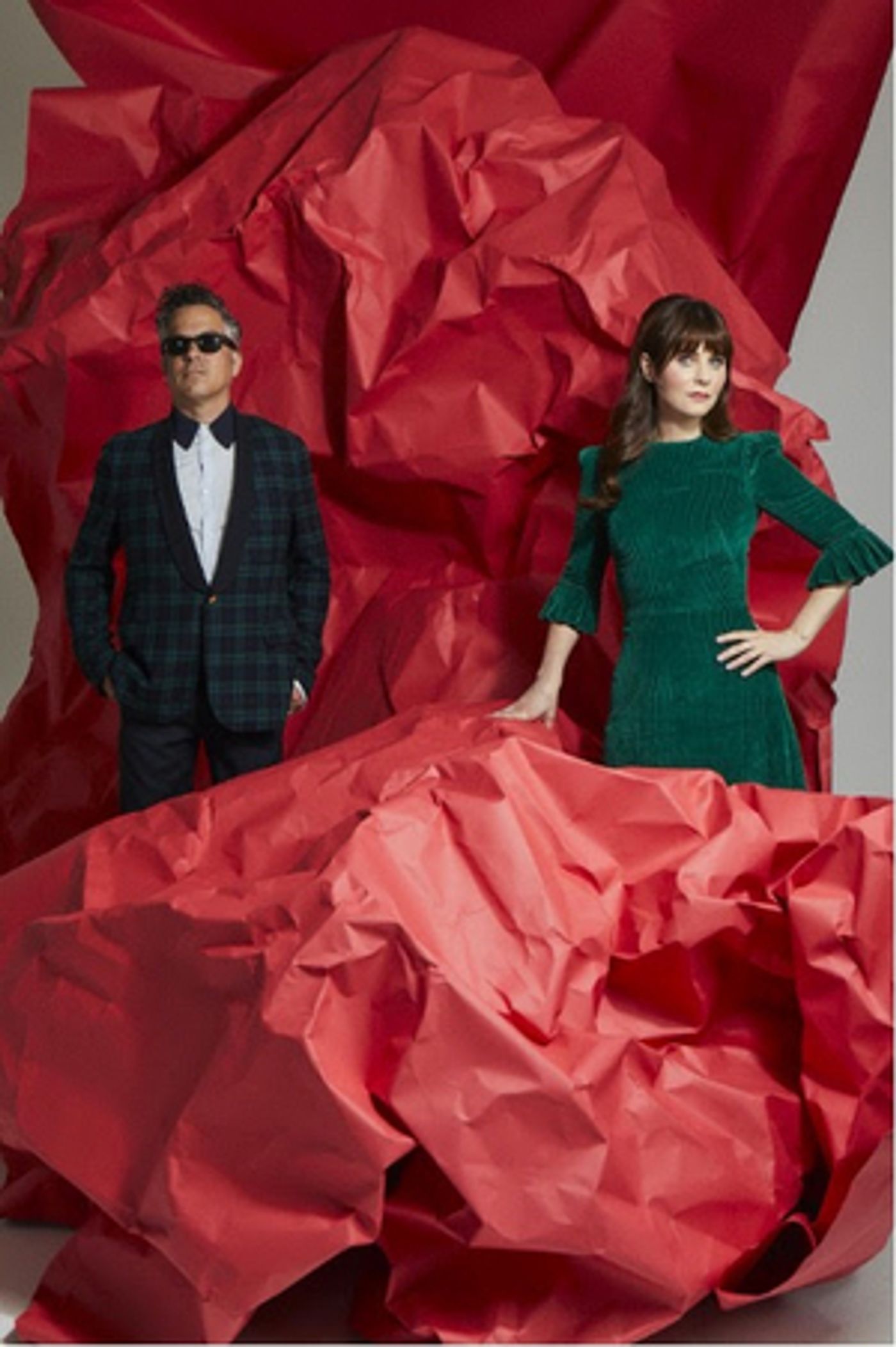 She & Him Release New Track 'It's Beginning to Look a Lot Like Christmas'  Image