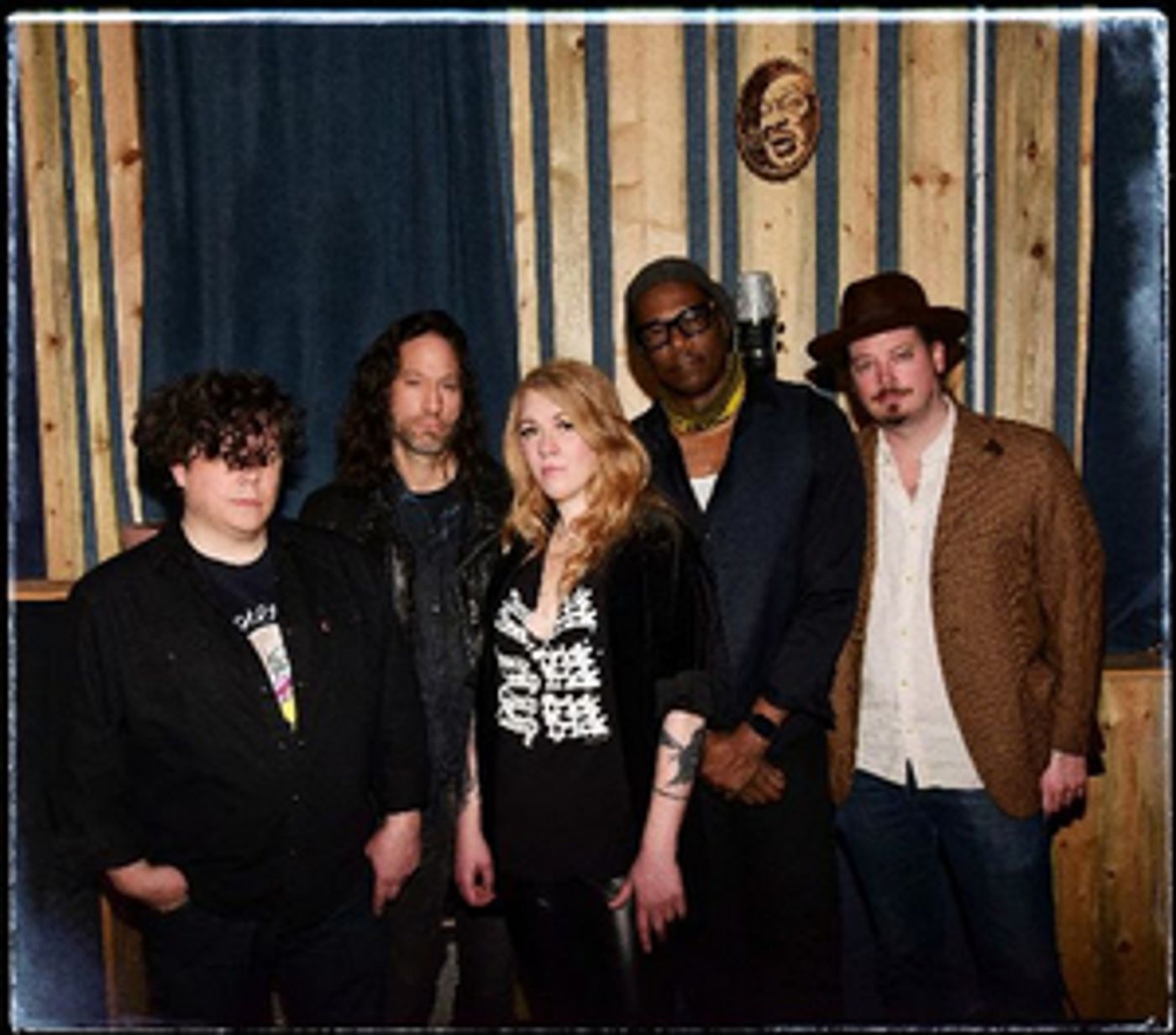 VIDEO: Watch Lizzie & the Makers New Music Video for 'Mojo Hand' VIDEO: Watch Lizzie & the Makers New Music Video for 'Mojo Hand' Image