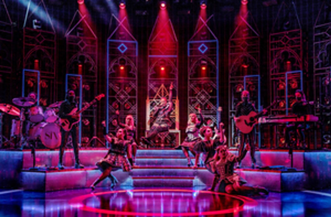 Review: SIX, Vaudeville Theatre  Image